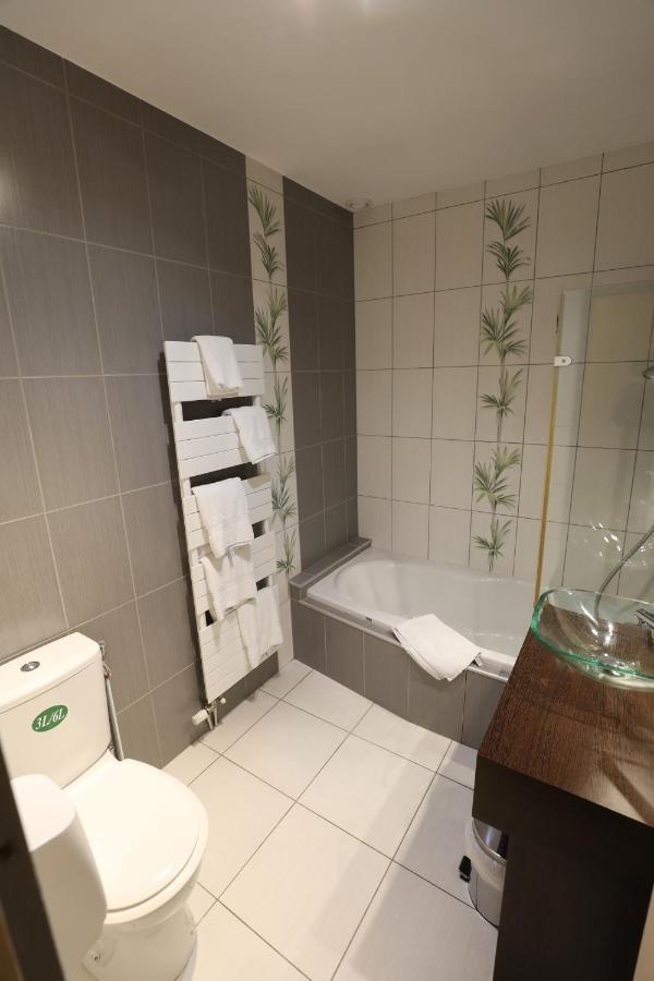Logis Le Bourguignon Hotel Bèze Eksteriør billede